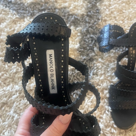 Manolo Blahnik heel ankle strap laser cut out black sandals 39.5 brand new - Picture 3 of 5